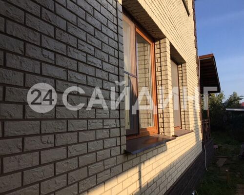 фото дома отделанного фасадными панелями альта профиль кирпич белый 01 галерея 11024-750