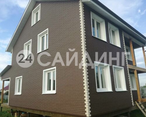 фото дома отделанного фасадными панелями альта профиль кирпич клинкерный цвет коричневый галерея 11024-750