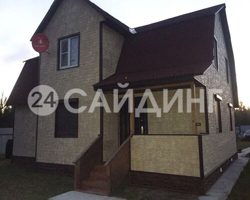 фото дома отделанного фасадными панелями гранд лайн я фасад крымский сланец цвет жемчужный галерея 11024-750